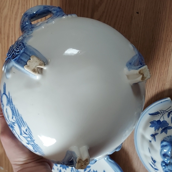 ~Destroyed~ Vintage Beautiful Soup Tureen - Picture 6 of 7